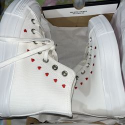 Chuck Taylor All Star Lift Platform Embroidered Hearts