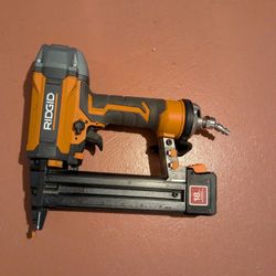 RIDGID R213BNF 18 ga Pneumatic Brad Nailer Nail Gun