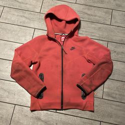 Red nike tech(needs to be washed)