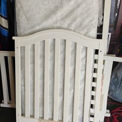 White Baby Crib (Dismantle)