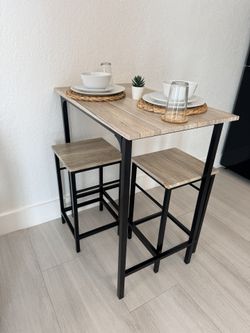 Pub High Table and 2 Stools