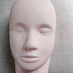 MAKEUP OR EYELASHES PRACTICE