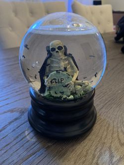Skeleton Globe