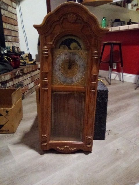 Howard Miller -Rothwell - Dual Chime - Wall Clock - missing pendulum O.B.O. priced LOW 4 quick sale