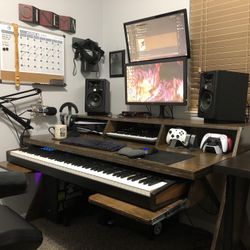Output Platform Studio Desk