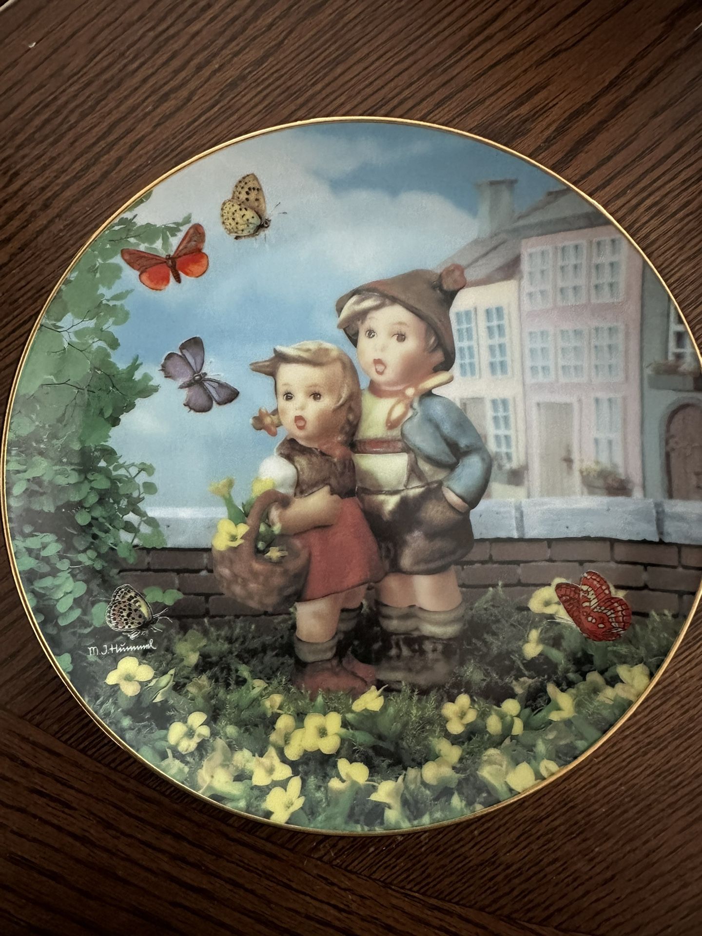 Vintage 1990s M.J. Hummel Plate
