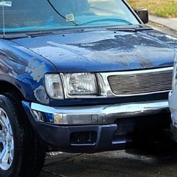 Nissan Front Fenders Hood And Bumpers With Grills