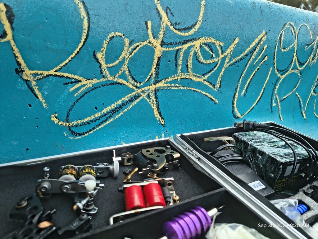 Coil Machines Tattoo Equipment (Power Supply Pedal Tension Bands Carrying case Etc.)