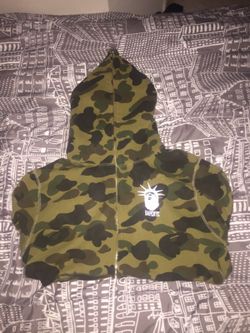 Authentic Bape NYC, SIZE LARGE