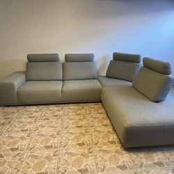 Light Gray Scandinavia Design Sectional Couch/Sofa 🛋️ FREE DELIVERY 🚚  