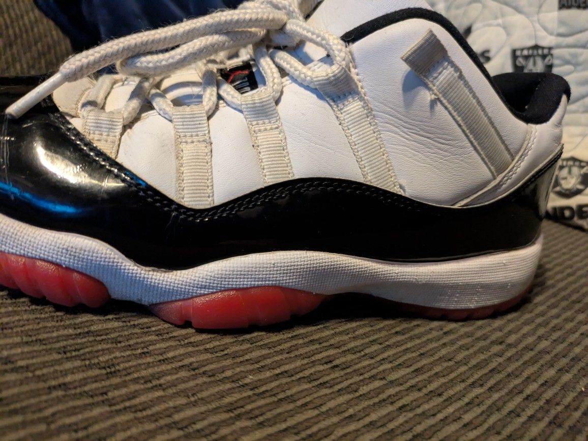 White Red And black Jordans 6 Rings