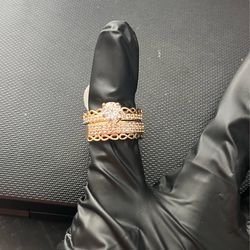 ✨Sz 6 Gold Ring Set gorgeous 💍✨