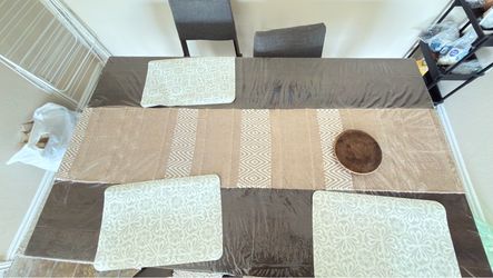 Dinning table with 4 chairs