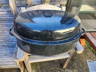 Large Enamel Roasting Pan with Lid