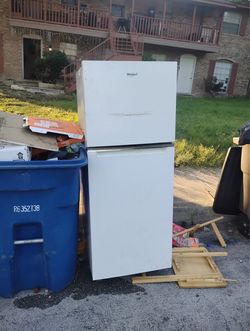 Free fridge   NOT WORKING