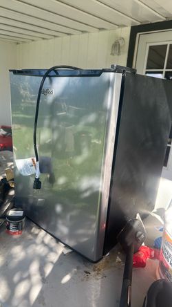 Mini fridge