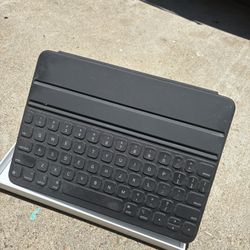 Apple Smart Keyboard Folio - 11” iPad Pro 