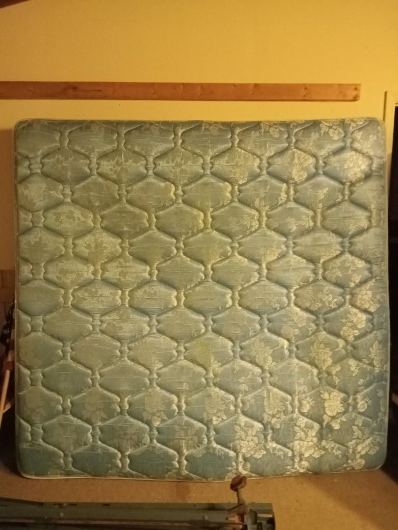 **PENDING PICKUP**FREE King Mattress, Box Springs And Bed Slats