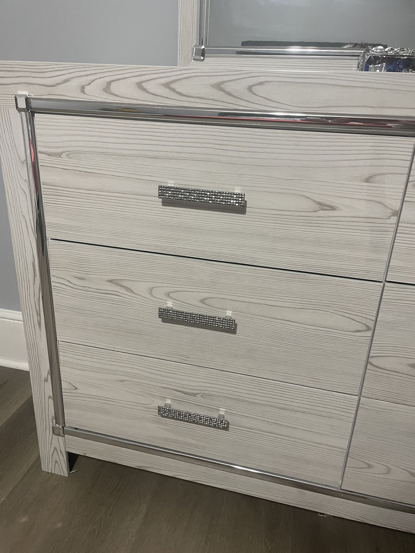Drawers With Mirror