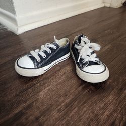 Size 6 Toddler Converse 