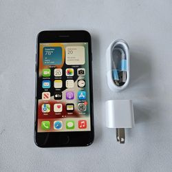 iPhone 7 - UNLOCKED - Like New 