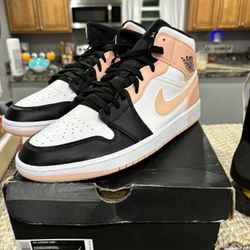 Jordan 1 Artic Mid Black Toe