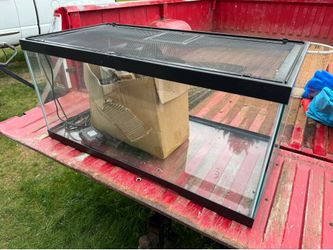 36” Terrarium w/heating pad and extras