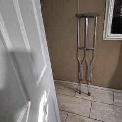 Craches Use But Good Condition 15 Or Best Offer 