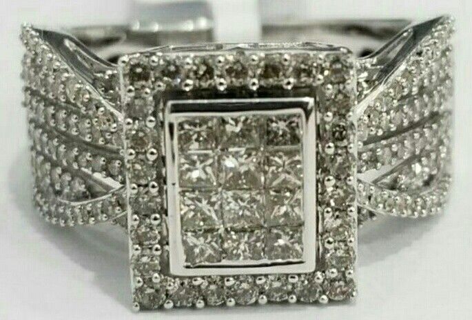 Engagement diamond ring