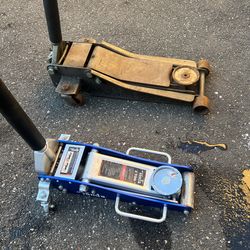 Low profile floor jacks