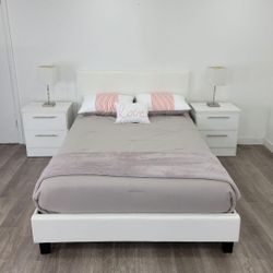 Bed And Two Nightstands *** Cama Y Dos Mesitas 