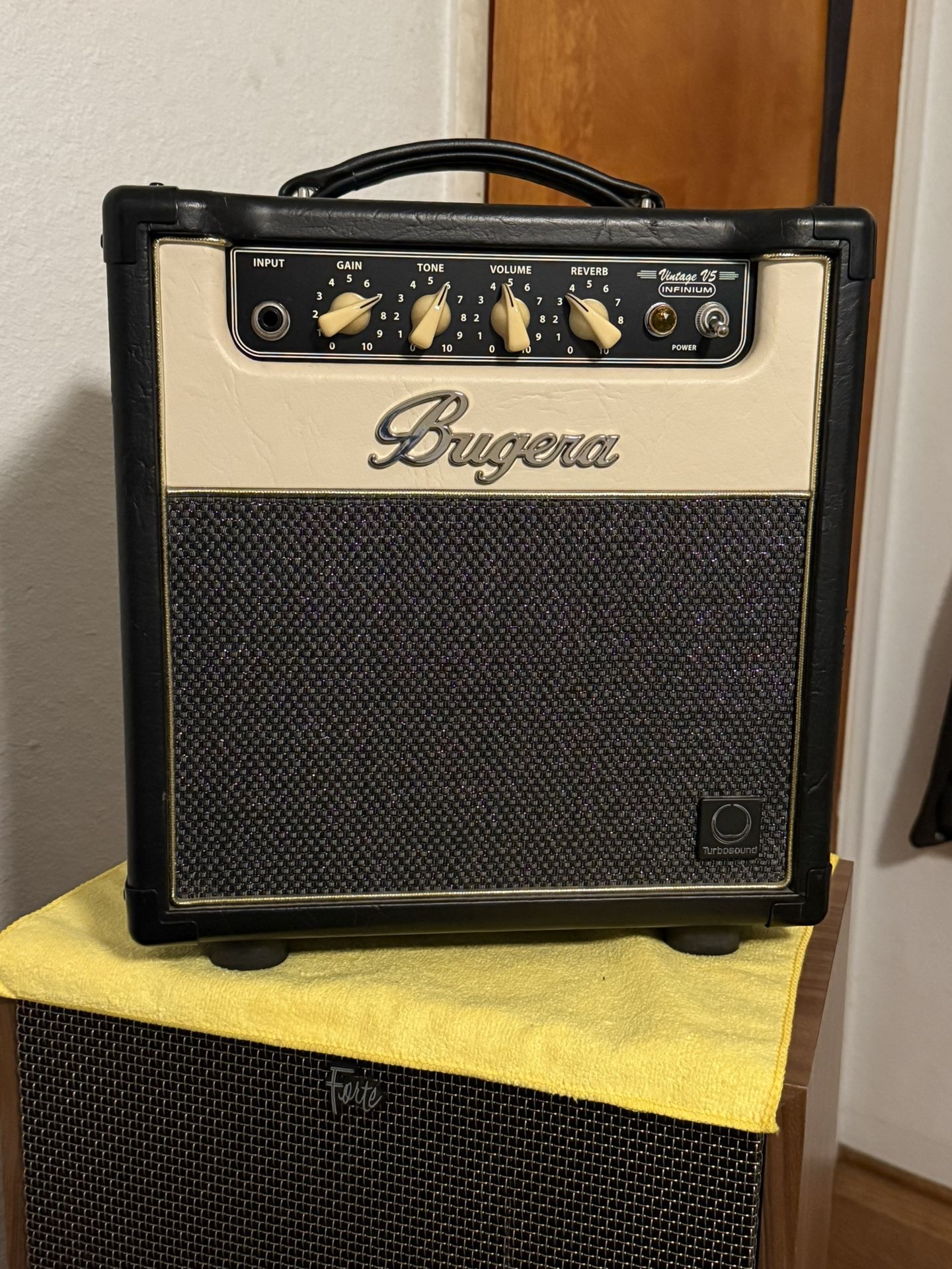 Bugera V5 Infinium Guitar Amp