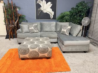 Large Comfy Sectional Couch With Large Ottoman & Throw Pillows - Delivery Available
