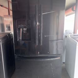 Black Kenmore Refrigerator And Freezer