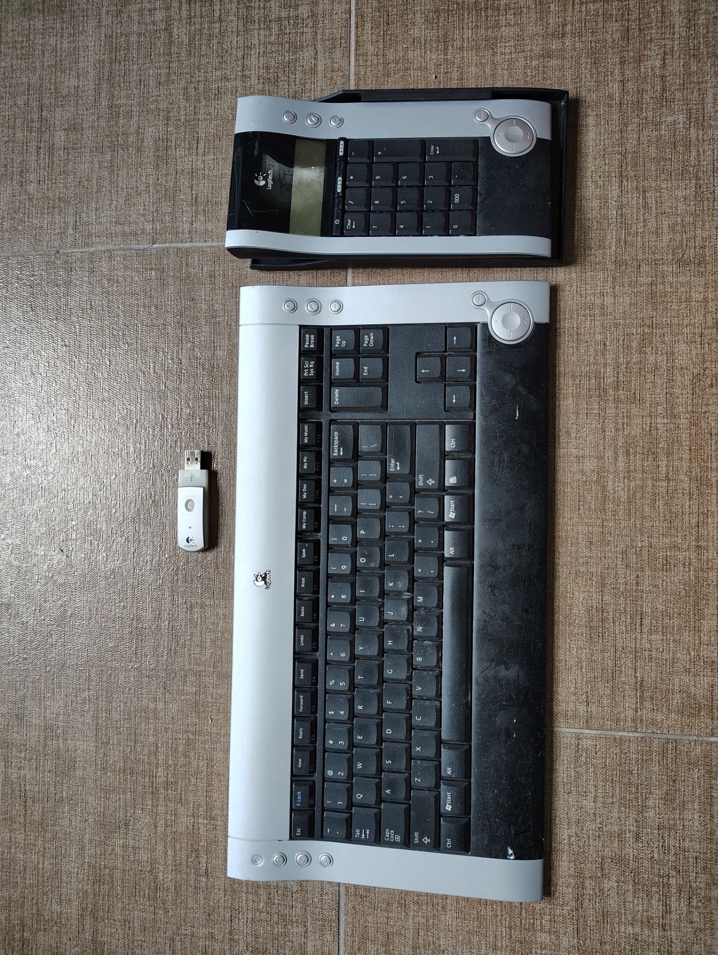 Logitech wireless keyboard with free numeric pad as a gift