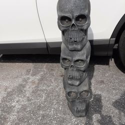 Cool Tall Three Skull Totem Garden Decor