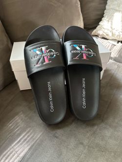 BRAND NEW CALVIN KLEIN SLIPPERS SIZE 7
