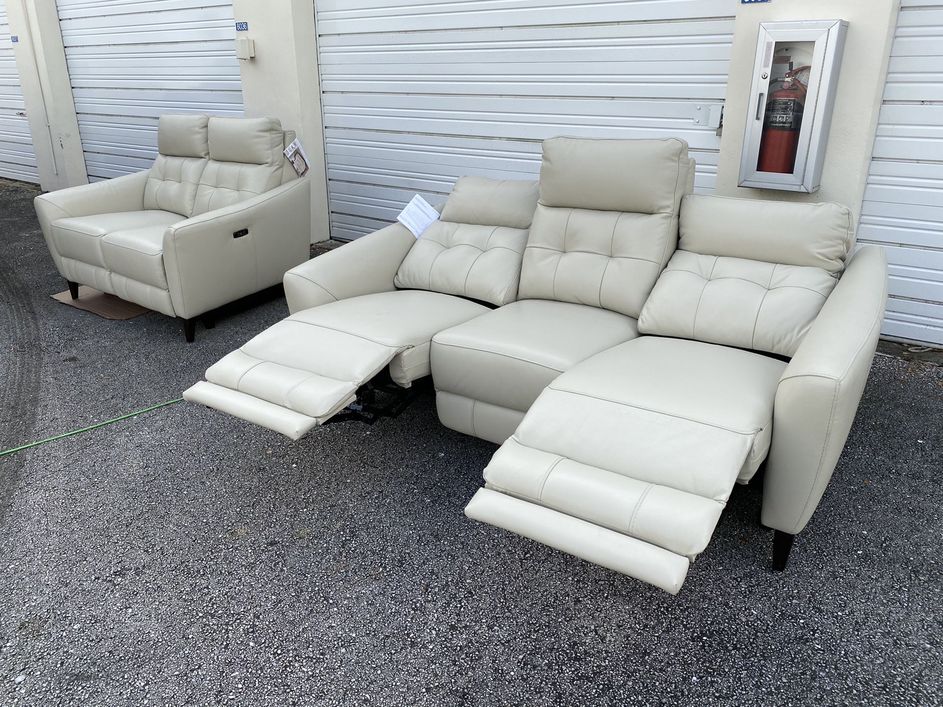 45% OFF // OPEN BOX LIKE NEW // COSTCO Timmons Leather Power Reclining Sofa and Loveseat