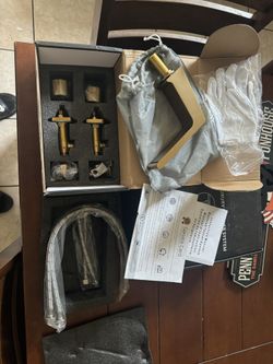 Gold Bathroom Faucet 3 Hole 8-inch Widespread Brushed Gold Sink Faucet for Bathroom Vanity 2 Handle, cUPC Supply L