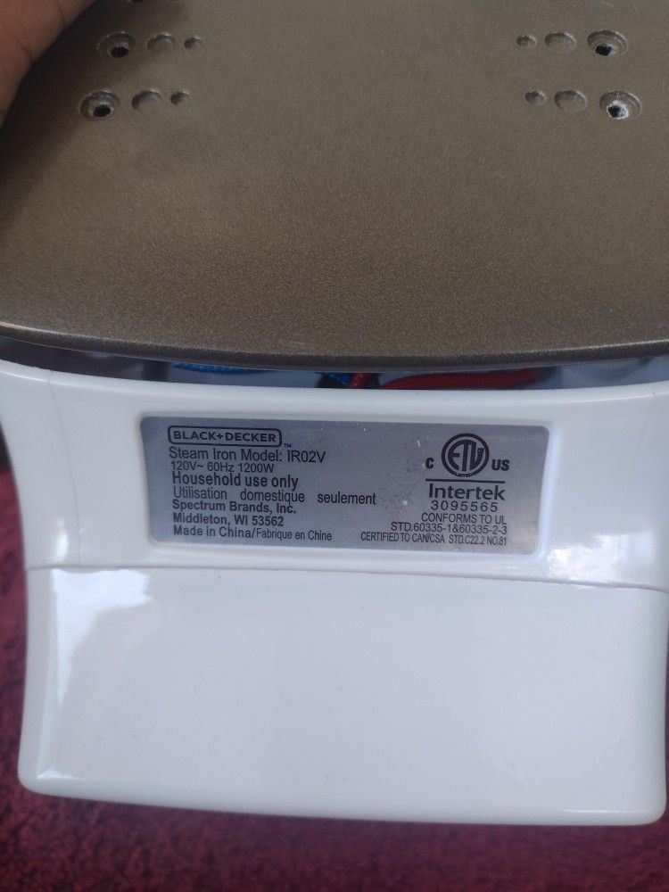 Black + Decker Easy Steam Iron