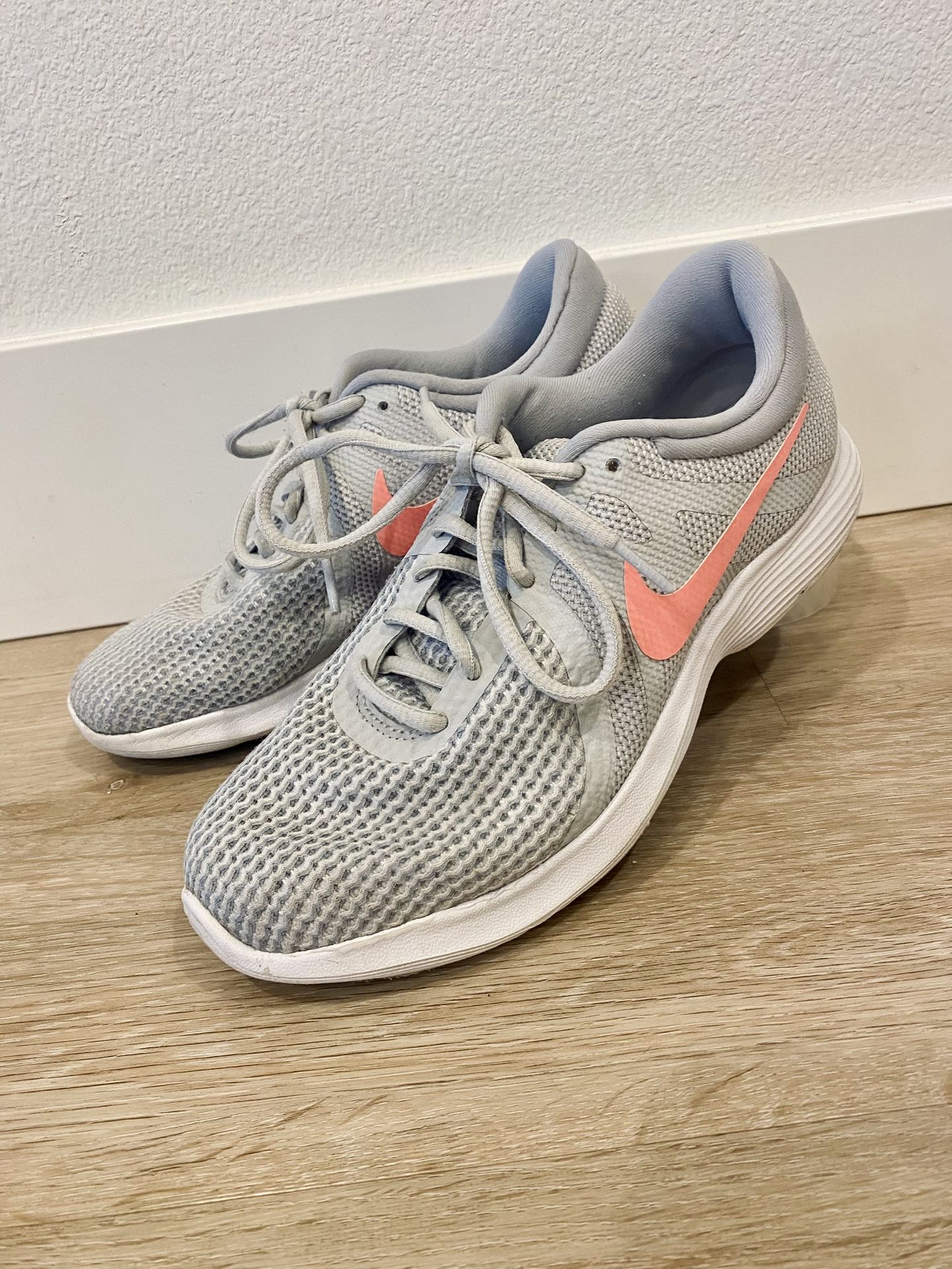 Nike Revolution