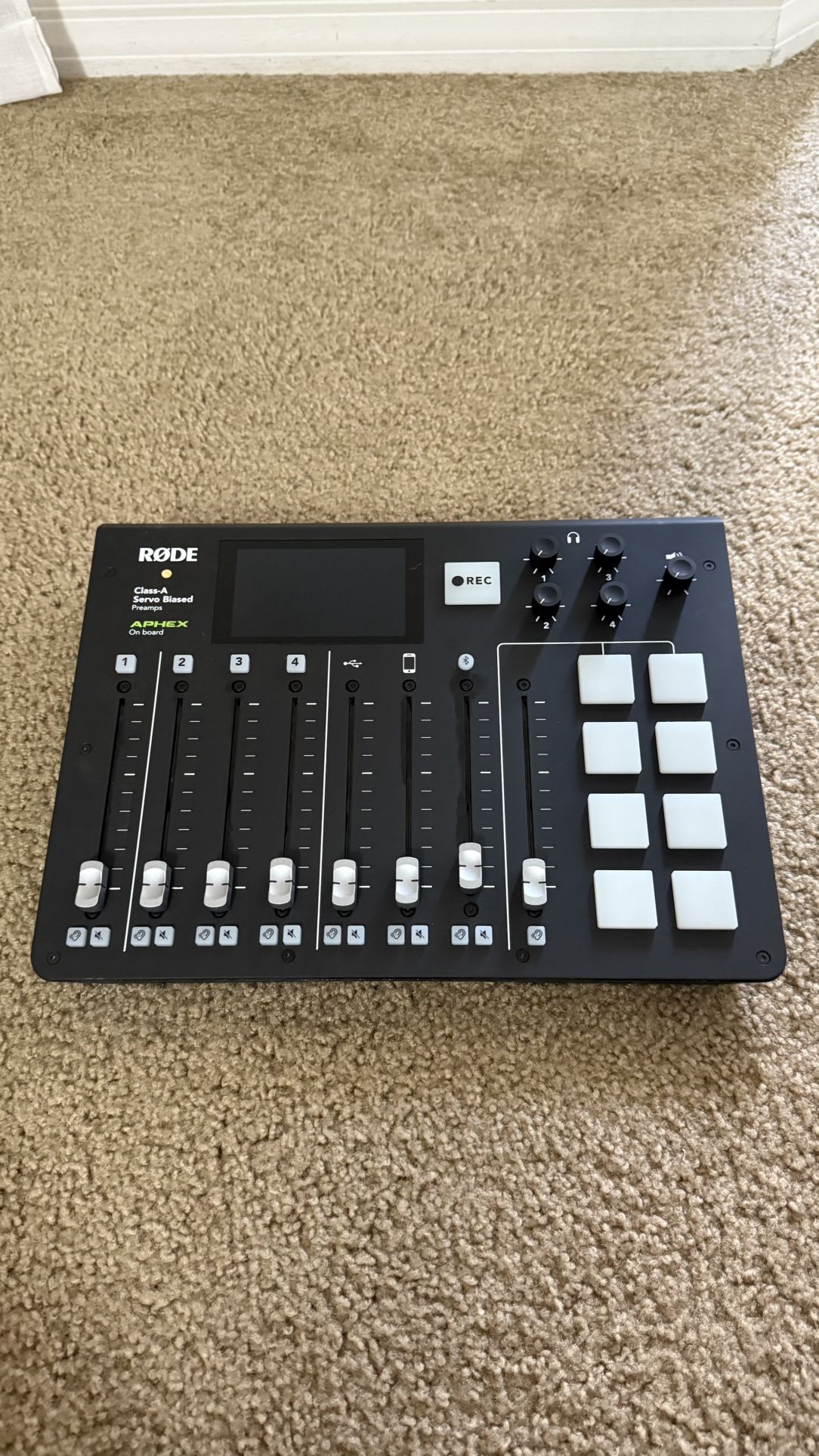 RØDECaster Pro