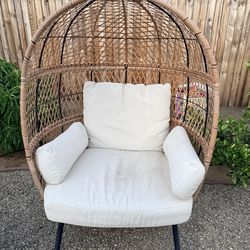 Egg chair w/ cushions