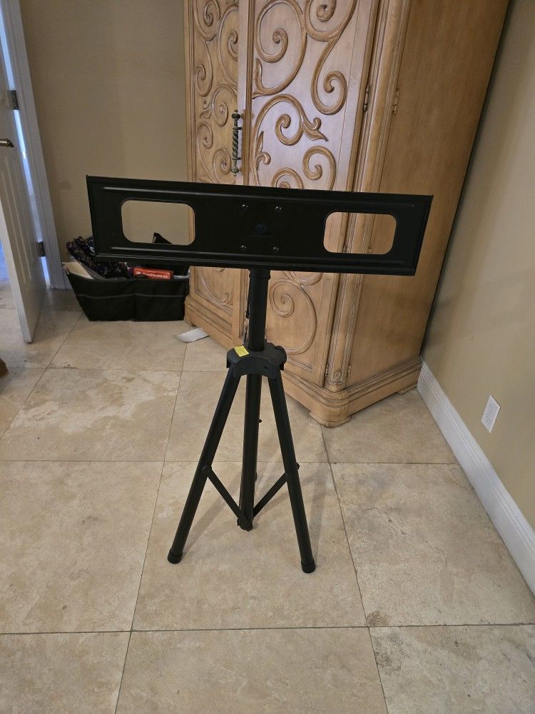 TV Stand. Indoor/Outdoor 