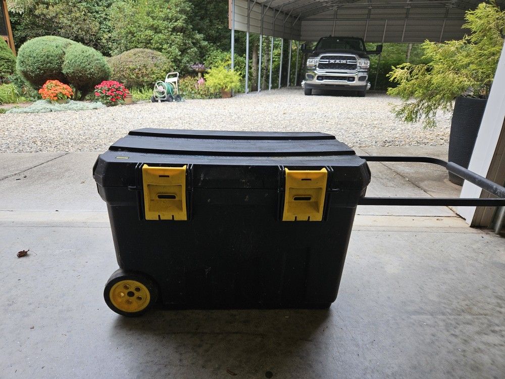 Stanley 24 Gal Tool Tote w/Wheels