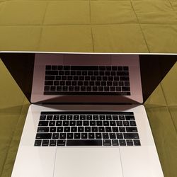 Apple MacBook Pro 15” - Late 2016 A1707 Silver