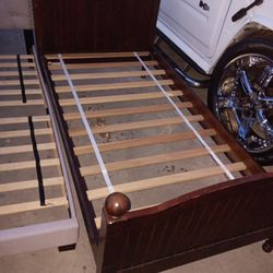 Twin Bed No Matteess
