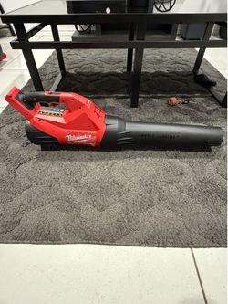Milwaukee blower m18 (TOOL ONLY)