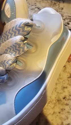 Blue and white lavins