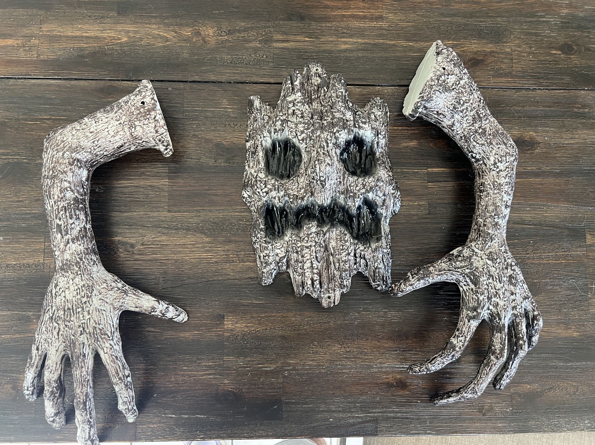 Haunted House Tree Decor! Just Attach These To Any Tree Or Wall And Transform It Into A Spooky Scene